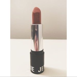 Kylie Cosmetics Matte Lipstick - Nova
